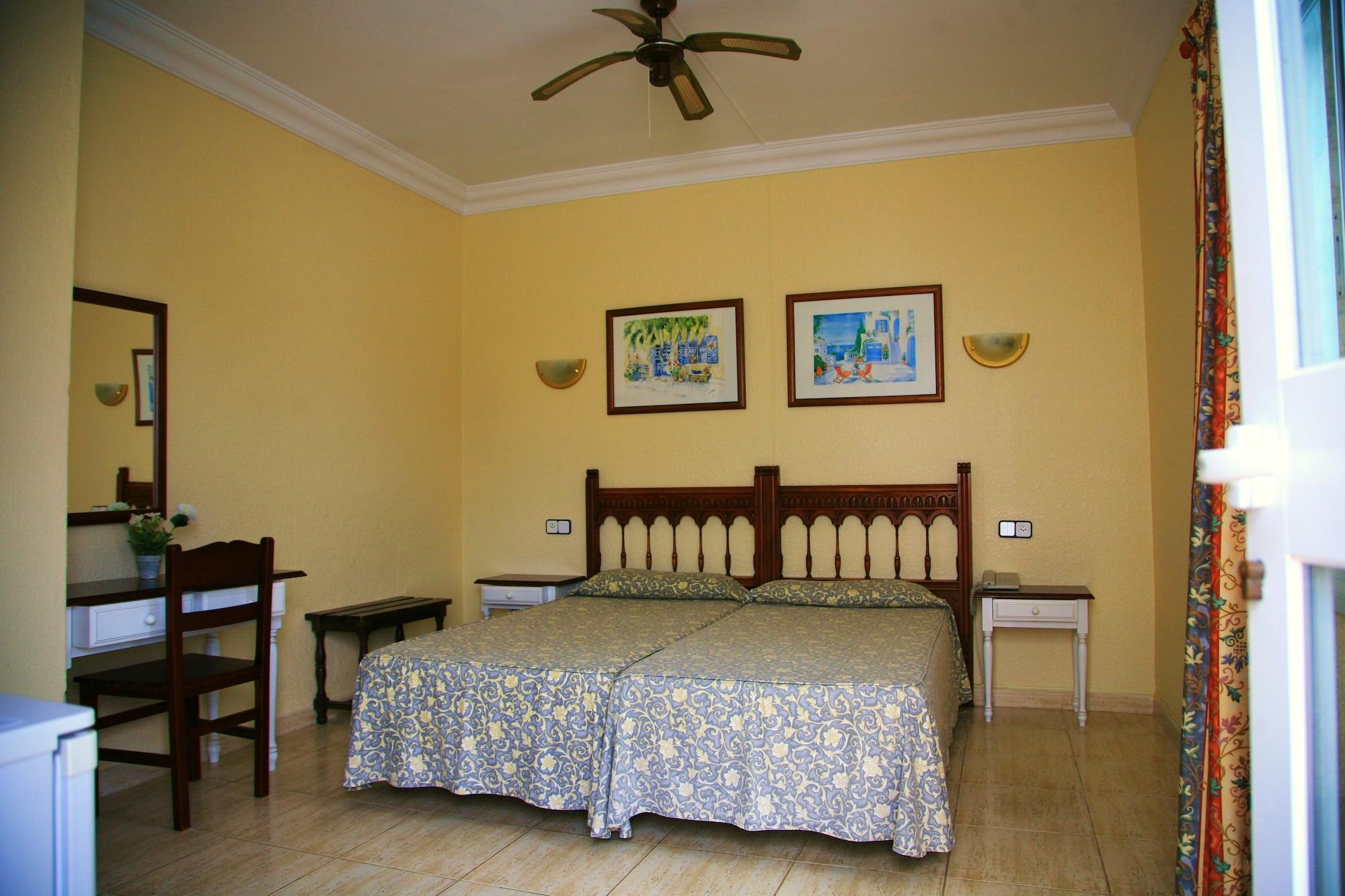 Villa Columbus Family Boutique Hotel Peguera Ngoại thất bức ảnh